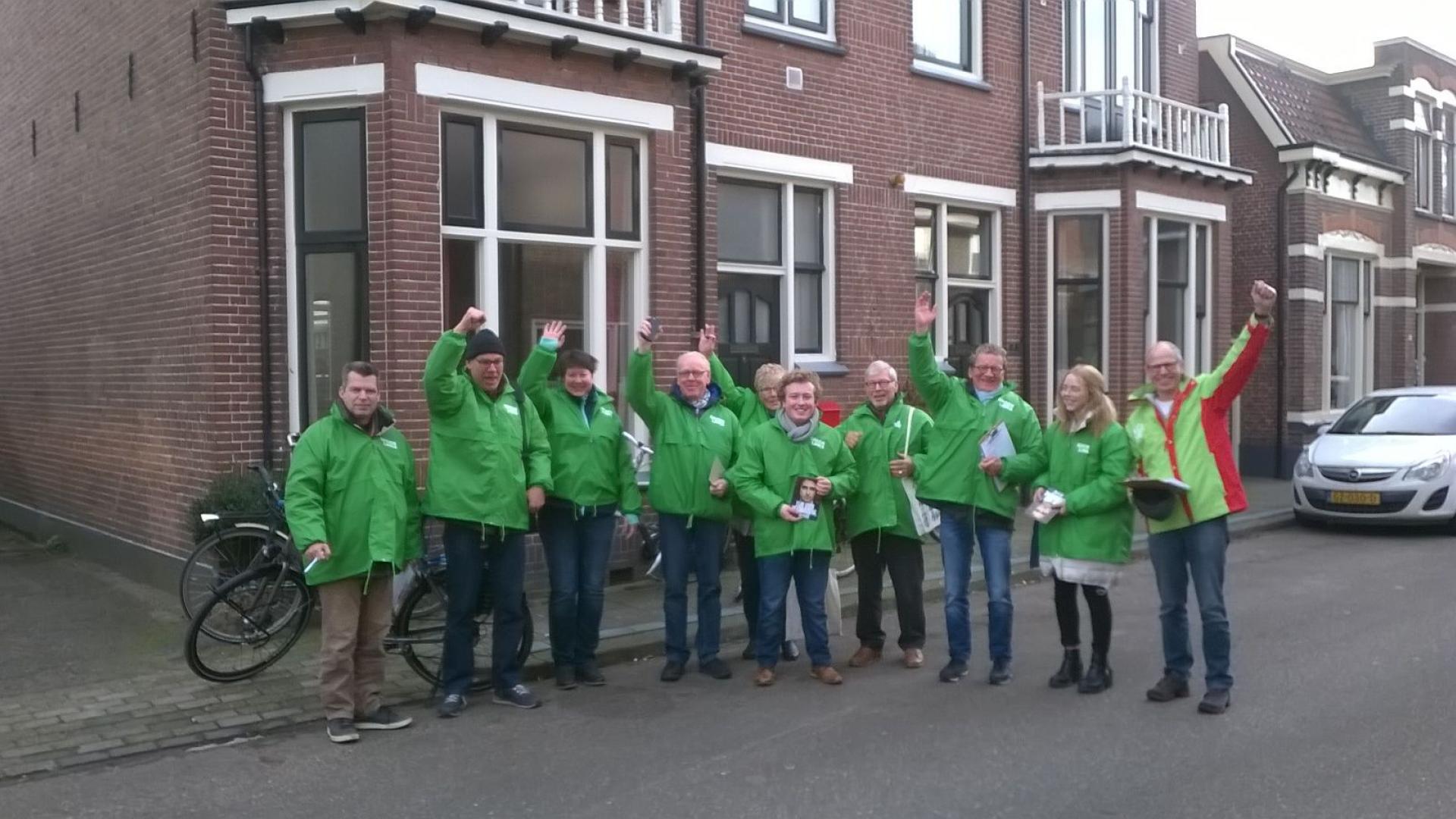 @groenlinks komt op stoom voor de verkiezingen van 15 maart! Het campagneteam van @GL_Almelo is er klaar voor! Canvassen in de binnenstad.JPG