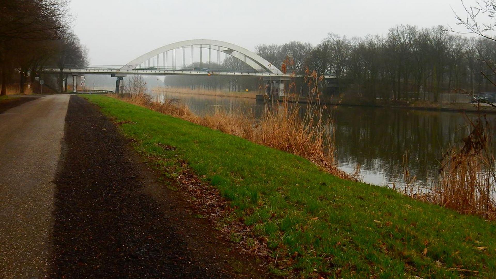 Brug Almelo3rechthoekig.jpg